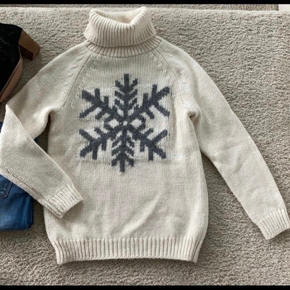 Turtle neck snowflake sweater - Picture 1 of 9